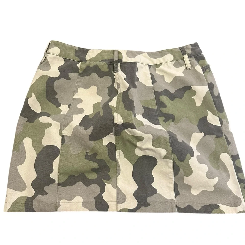 Y2K (2001) Old Navy camo skirt size 10 - Picture 1 of 6